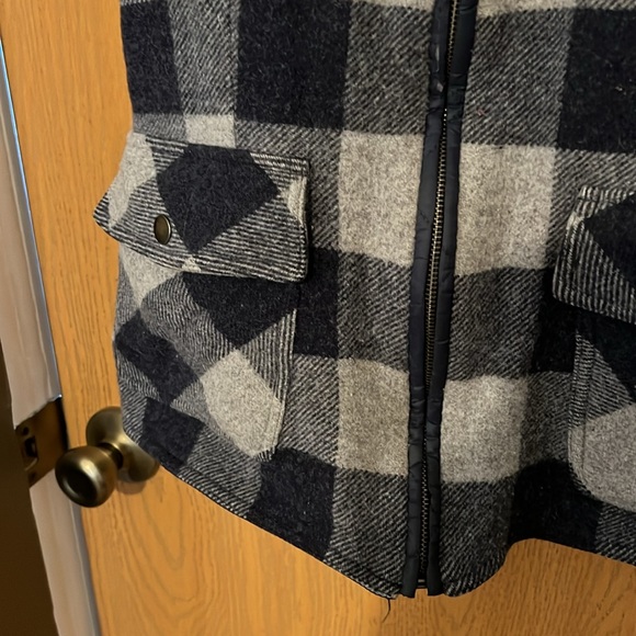 Women’s medium fitted Pendleton vest - Picture 3 of 6